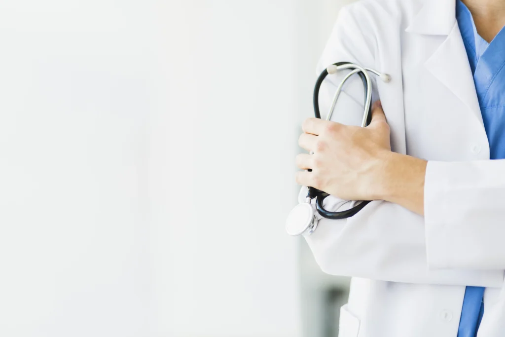 doctor physician white coat uniform medical assistant stethoscope 1571983 pxhere.com (1)